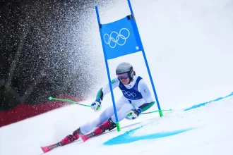 lucas-braathen-lidera-1a-descida-no-slalom-gigante-dos-jogos-de-inverno