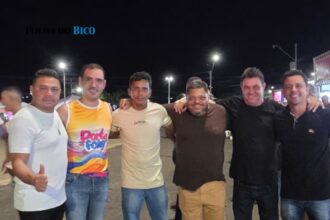 no-berco-cultural-do-tocantins,-vicentinho-dialoga-com-populacao-em-meio-ao-carnaval