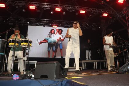 chiclete-com-banana-e-outras-atracoes:-abertura-oficial-do-porto-folia-2026-reune-multidao