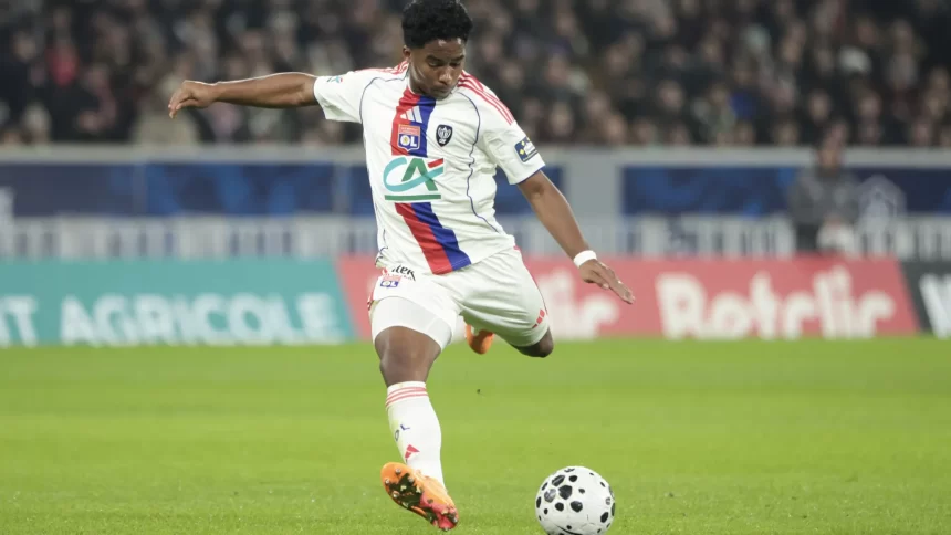 endrick-supera-idolos-do-lyon-em-inicio,-mas-fica-atras-de-neymar-na-franca