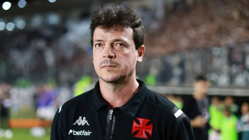 pressionado,-fernando-diniz-assegura-permanencia-no-vasco:-‘nunca-pedi-demissao’