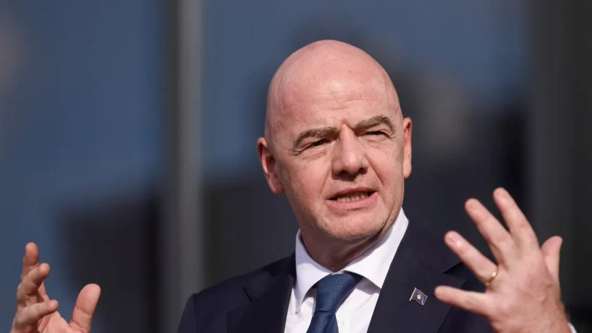 infantino-cobra-providencias-apos-vini-jr.-denunciar-novo-caso-de-racismo-em-campo