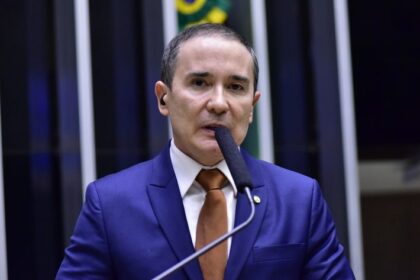 projeto-criminaliza-uso-de-qr-code-falso-para-aplicar-golpes-e-invadir-dispositivos