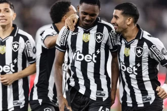 botafogo-empilha-gols-perdidos-e-cai-para-potosi-na-libertadores