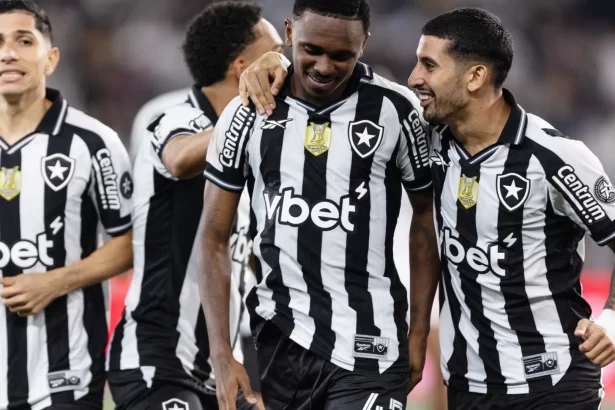 botafogo-empilha-gols-perdidos-e-cai-para-potosi-na-libertadores
