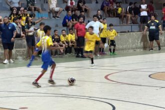 araguatins:-ginasio-lotado-marca-estreia-da-1a-taca-cidade-de-futsal