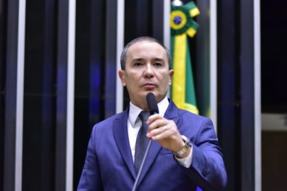 projeto-preve-parcelas-extras-de-seguro-desemprego-para-trabalhador-a-espera-de-filho