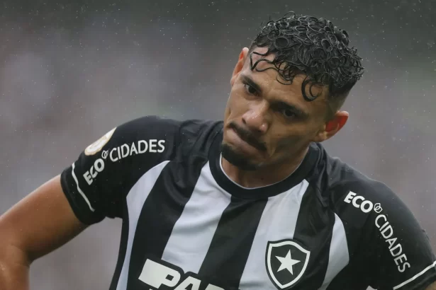 apos-deixar-o-santos,-tiquinho-soares-e-anunciado-pelo-mirassol