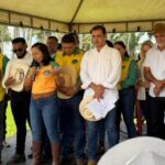 em-carrasco-bonito,-presidente-da-aleto-prestigia-cavalgada-e-reforca-parcerias