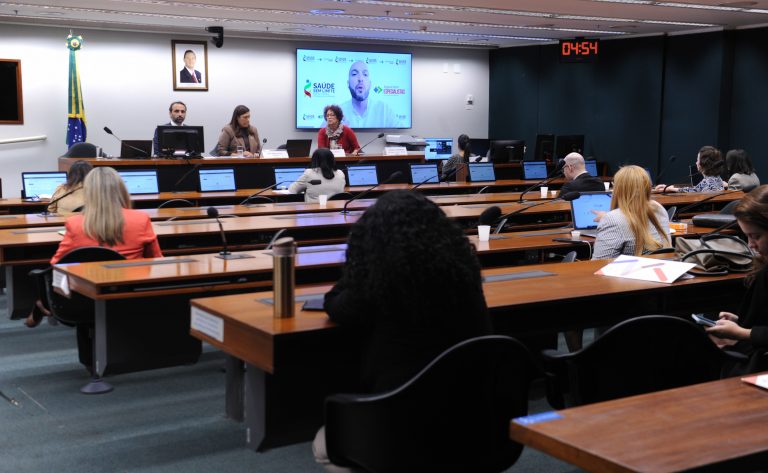 espera-por-avaliacao-neuropsicologica-no-sus-pode-chegar-a-quatro-anos,-aponta-audiencia-na-camara