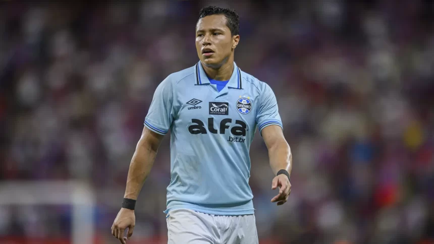 gremio-aproveita-um-a-mais-e-vence-atletico-mg-com-golaco-de-lateral