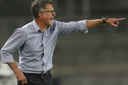 tecnico-do-remo-‘demite’-jogador-durante-coletiva