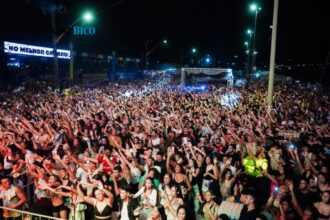parauapebas:-carnapebas-abre-com-multidao-no-lago-nova-carajas-e-show-de-henry-freitas-agita-publico