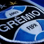 gremio-aproveita-expulsao,-vence-grenal-450-e-fica-perto-do-titulo-gaucho