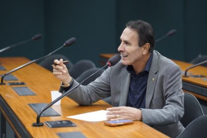 projeto-de-gaguim-que-combate-incitacao-a-trotes-perigosos-na-internet-avanca-na-camara