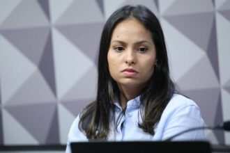 ex-secretaria-do-‘careca-do-inss’-confirma-acesso-a-cofre-do-empresario,-mas-diz-nao-lembrar-de-pagamentos