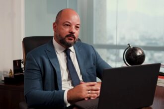 a-cronica-de-um-colapso-anunciado:-o-caso-do-grupo-fictor-e-a-fragilidade-das-estruturas-de-captacao