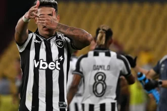 atacante-se-redime,-e-botafogo-busca-empate-no-equador-na-pre-libertadores
