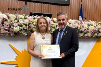 araguatins:-professora-irenildes-e-homenageada-por-trajetoria-historica-na-educacao-do-bico-do-papagaio