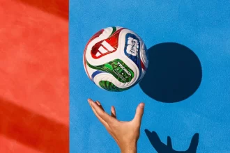 nova-bola-da-copa-fara-jogo-ser-mais-agressivo-e-veloz,-diz-fabricante