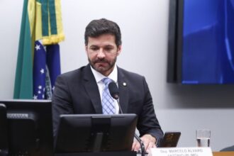 comissao-aprova-programa-de-emprego-no-setor-de-turismo-que-permite-manter-bolsa-familia