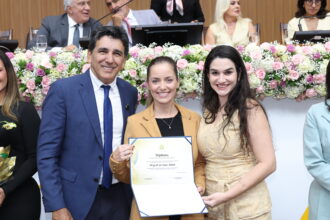 junior-geo-presta-homenagem-a-vereadora-marycats-em-sessao-solene-pelo-dia-da-mulher