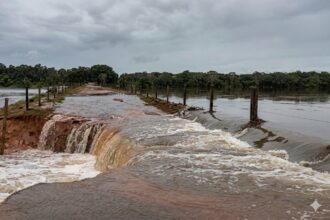 mp/to-aciona-justica-para-garantir-servicos-essenciais-e-mobilidade-a-comunidades-isoladas-pelas-chuvas