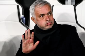 ex-chelsea-detona-mourinho:-“hipocrita.-tem-jogadores-negros-no-benfica”
