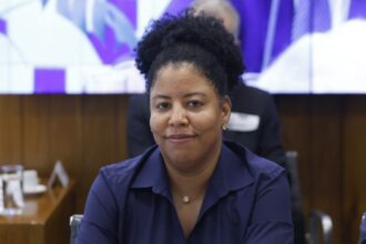 projeto-fixa-salario-minimo-de-r$-2.500-para-quem-trabalha-no-comercio