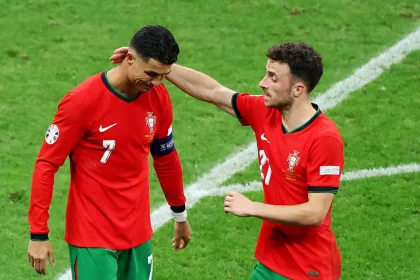 jornal-aponta-diogo-jota-como-substituto-de-cr7-meses-apos-morte