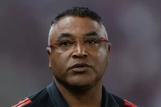 sao-paulo-tem-negativa-de-filipe-luis-e-sonda-roger-machado