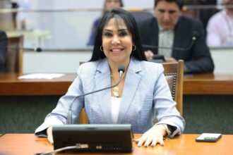 deputada-janad-defende-melhorias-estruturais-em-escola-estadual-de-nova-rosalandia
