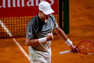 joao-fonseca-enfrenta-jannik-sinner-nesta-terca