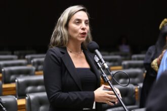 camara-aprova-uso-imediato-de-tornozeleira-eletronica-por-agressor-de-mulher-que-permaneca-em-risco