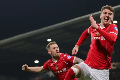 wrexham-vive-conto-de-fadas-hollywoodiano-e-sonha-com-a-premier-league