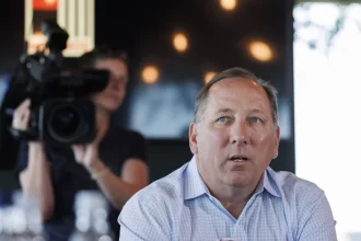 textor-diz-que-nao-ve-jogo-pensando-em-dinheiro-e-quer-‘surra’-do-botafogo