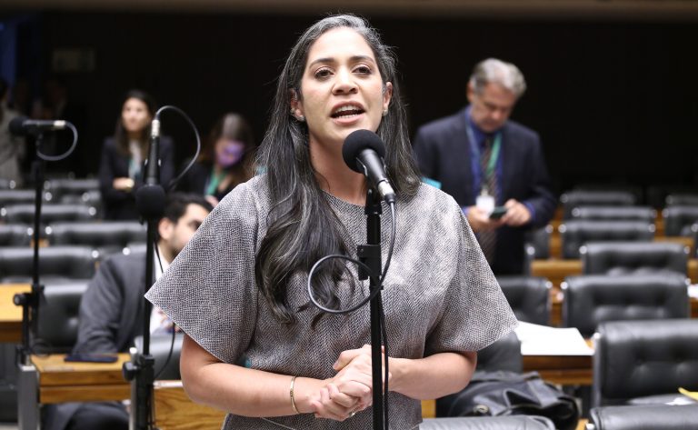 camara-aprova-levantamento-de-dados-sobre-impacto-da-crise-climatica-na-vida-de-mulheres-e-meninas