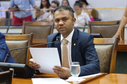 moisemar-marinho-defende-nivel-superior-para-ingresso-na-policia-penal-e-no-sistema-socioeducativo