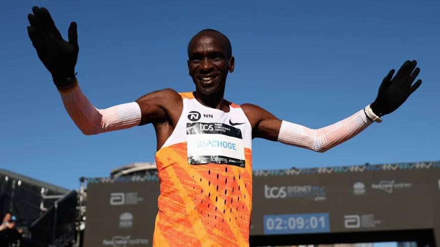 em-turne-de-‘conexao-com-os-fas’,-bicampeao-olimpico-eliud-kipchoge-correra-maratona-de-porto-alegre
