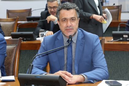 politica-que-incentiva-a-pesquisa-cientifica-na-educacao-basica-e-aprovada-na-aleto