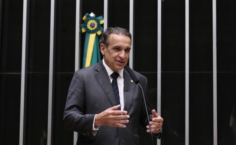 comissao-aprova-regra-que-cobra-multas-antigas-do-ex-proprietario-e-cria-novo-seguro-obrigatorio