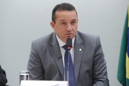 comissao-aprova-uso-de-autorizacao-eletronica-para-viagens-de-menores-de-16-anos