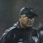 sao-paulo:-roger-faz-licao-de-casa,-vira-lider-e-passa-em-teste-de-pressao