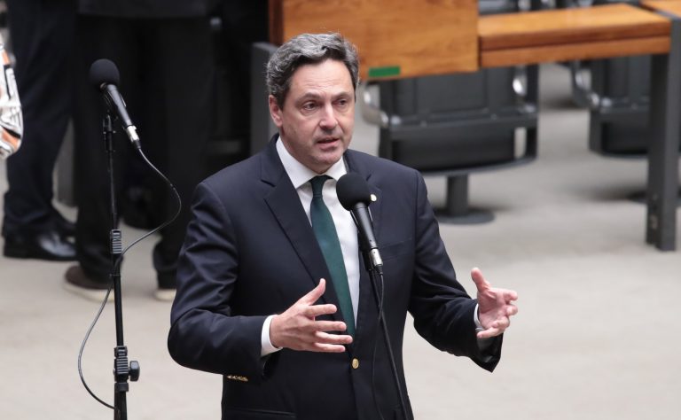 projeto-proibe-entrada-e-residencia-de-estrangeiros-sem-documentacao-no-brasil