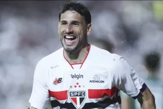 com-9-gols-no-ano,-calleri-deixa-2025-de-lesoes-para-tras-e-mira-artilharia