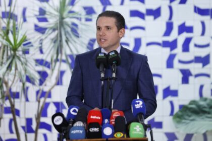 hugo-motta-anuncia-inauguracao-da-sala-lilas-na-camara-para-atender-mulheres-vitimas-de-violencia