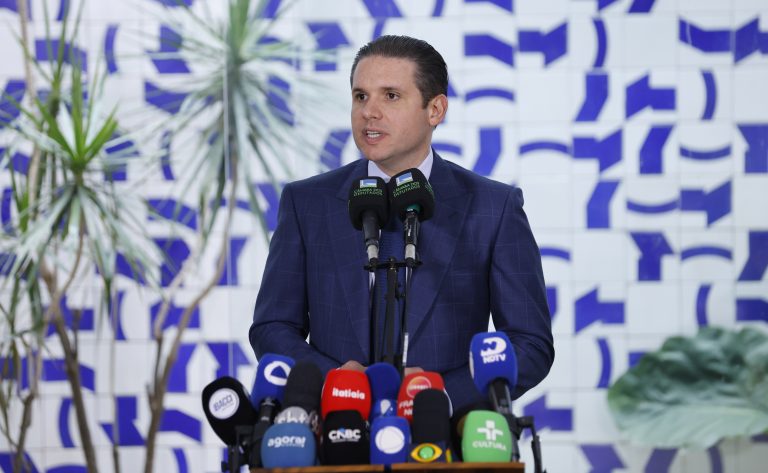 hugo-motta-anuncia-inauguracao-da-sala-lilas-na-camara-para-atender-mulheres-vitimas-de-violencia