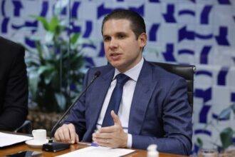 motta-anuncia-votacao-nesta-semana-de-novo-regime-para-socorrer-ou-liquidar-bancos