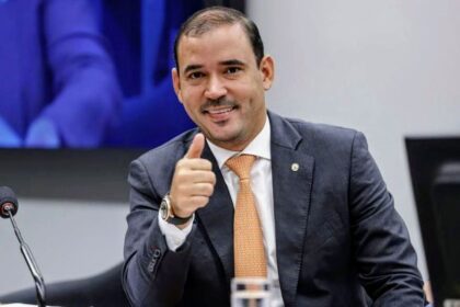 vicentinho-junior-dispara-na-pre-corrida-ao-governo-do-tocantins-e-consolida-crescimento-politico-em-todo-o-estado