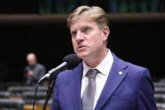 camara-aprova-projeto-que-obriga-companhias-aereas-a-dar-assistencia-a-familiares-de-vitimas-de-acidentes